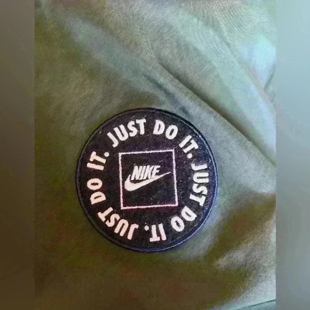 Nike Men’s Windbreaker
